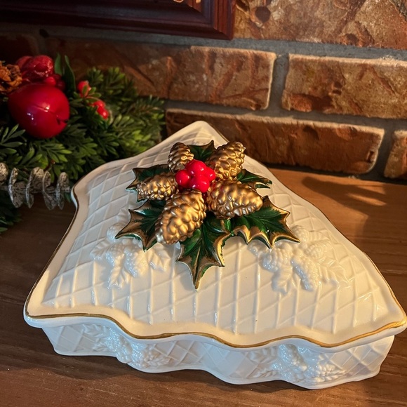 Rare Vintage Porcelain Christmas Poinsettia Tree Heavy Trinket - Picture 5 of 6